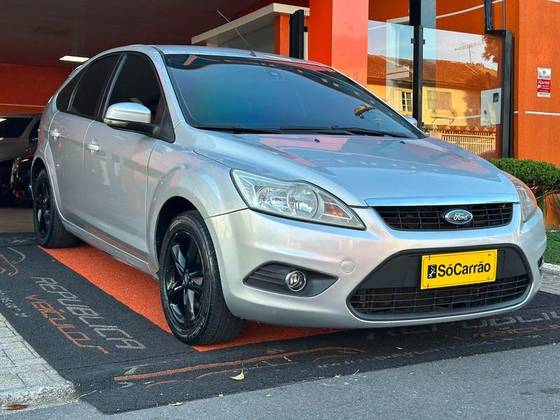 FORD FOCUS 2.0 GLX 16V FLEX 4P AUTOMÁTICO FORD FOCUS 2.0 GLX 16V FLEX 4P AUTOMÁTICO